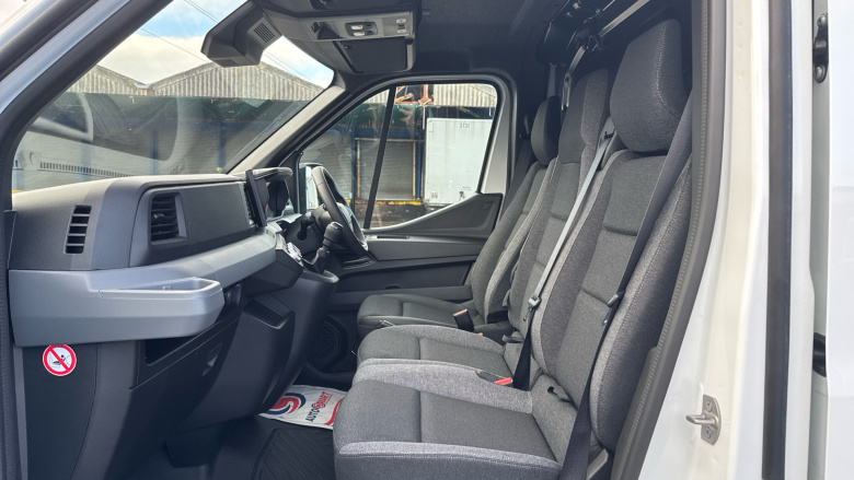 Renault Master Mwb Diesel Fwd MM35 Blue dCi 130 Advance Medium Roof Van